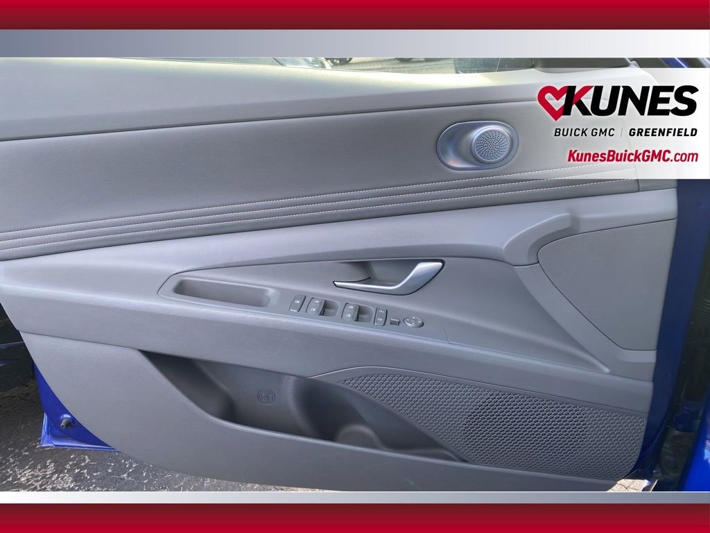 Used 2025 Hyundai Elantra SEL image 34