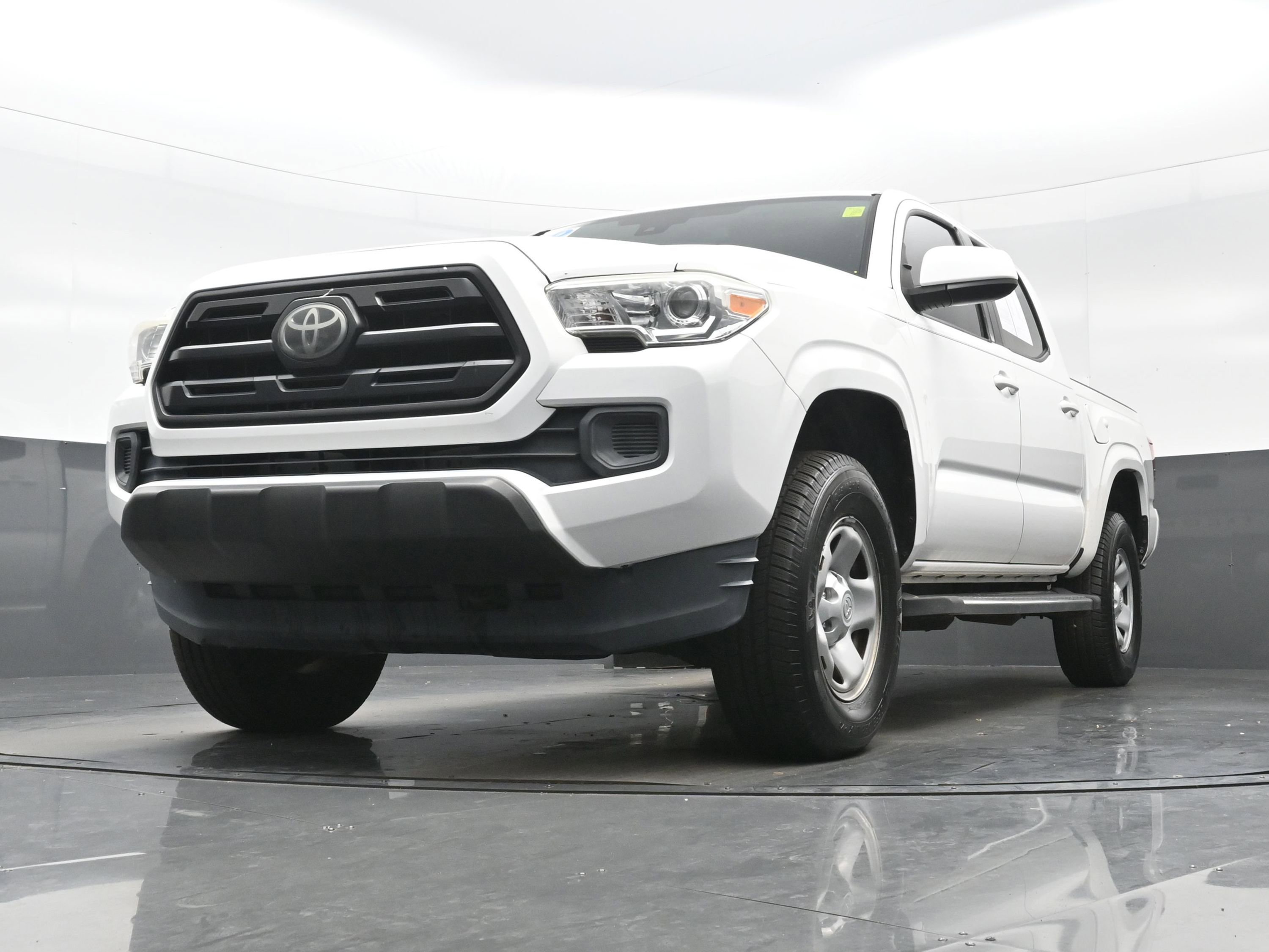 Used 2018 Toyota Tacoma SR w/ SR Convenience Package RWD image 26