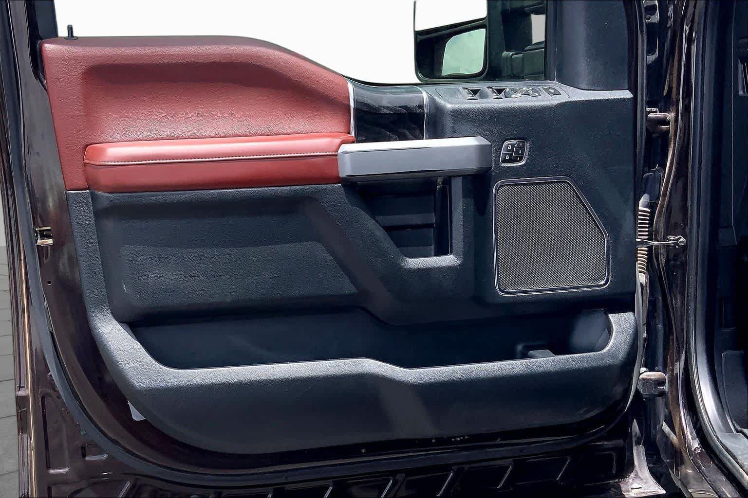 Used 2019 Ford F250 Platinum w/ Snow Plow Prep Package AWD/4WD image 22