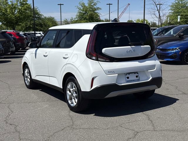 Used 2025 Kia Soul LX w/ LX Technology Package image 4