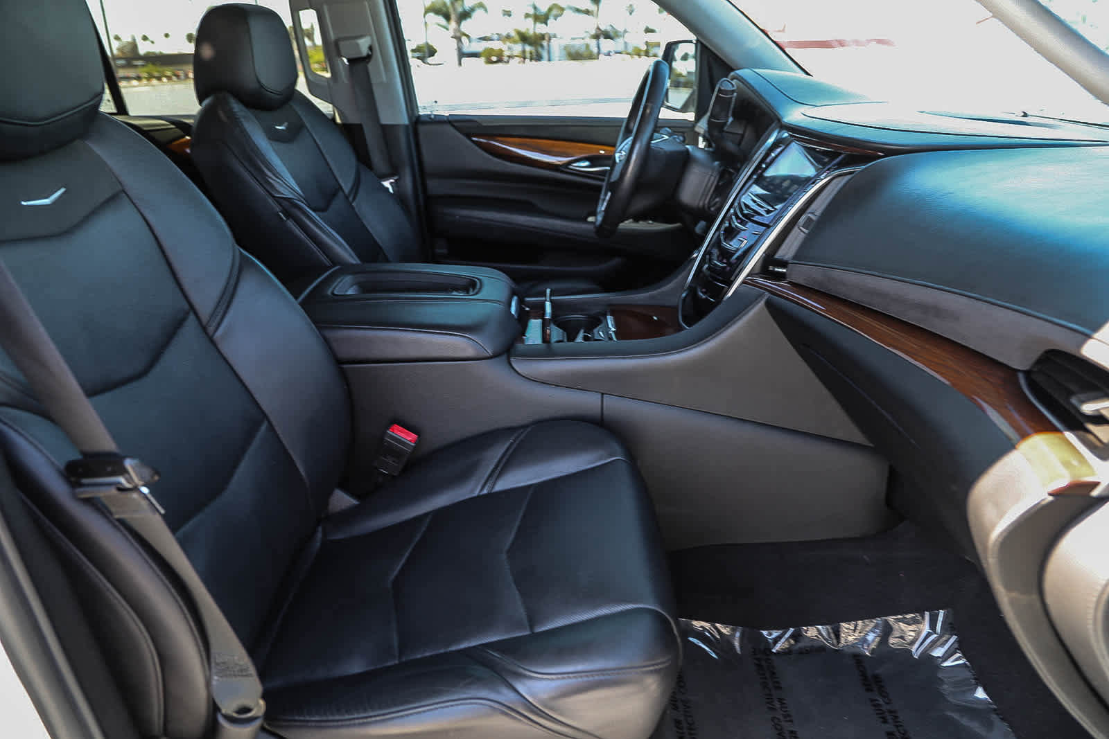 Used 2020 Cadillac Escalade Luxury AWD/4WD image 16