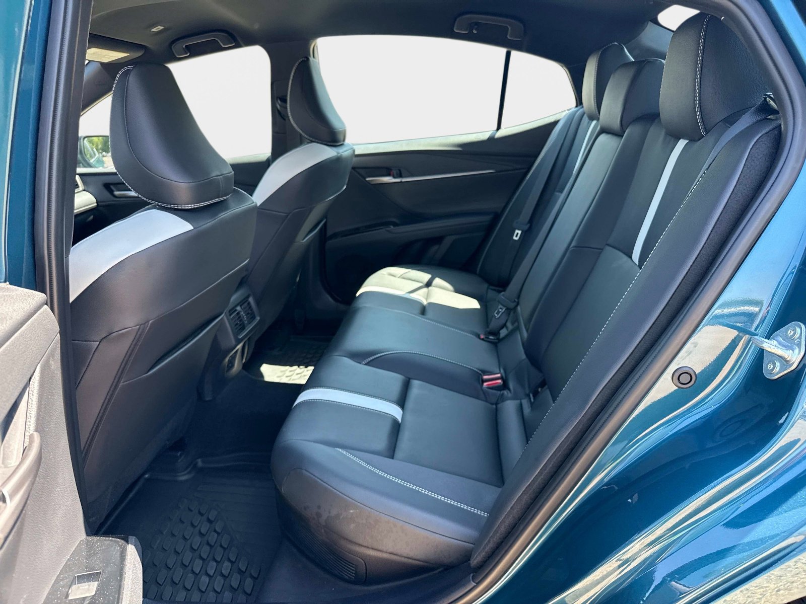Used 2025 Toyota Camry SE FWD image 14