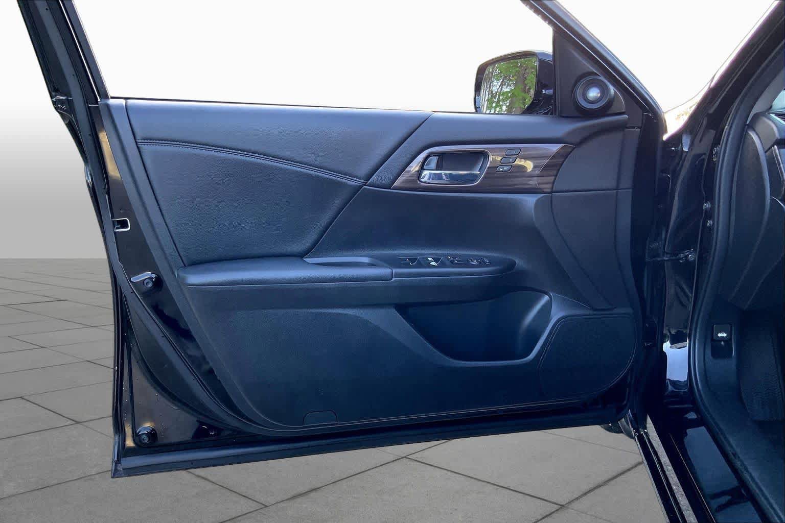 Used 2016 Honda Accord EX-L image 22