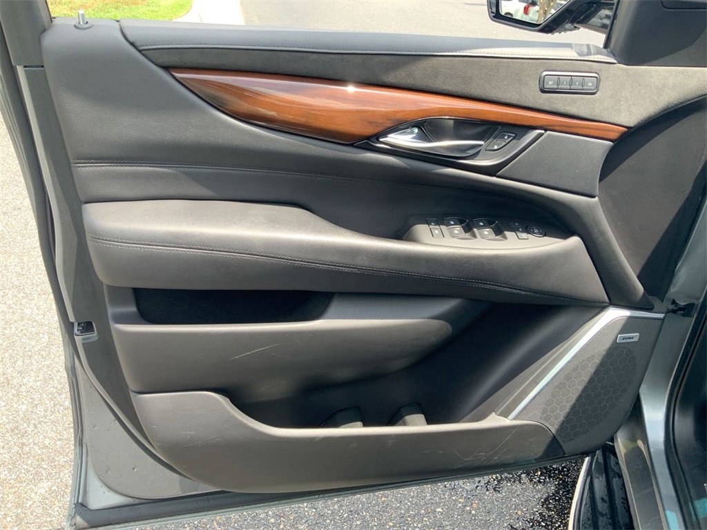 Certified 2020 Cadillac Escalade Luxury w/ Escalade Sport Edition image 22