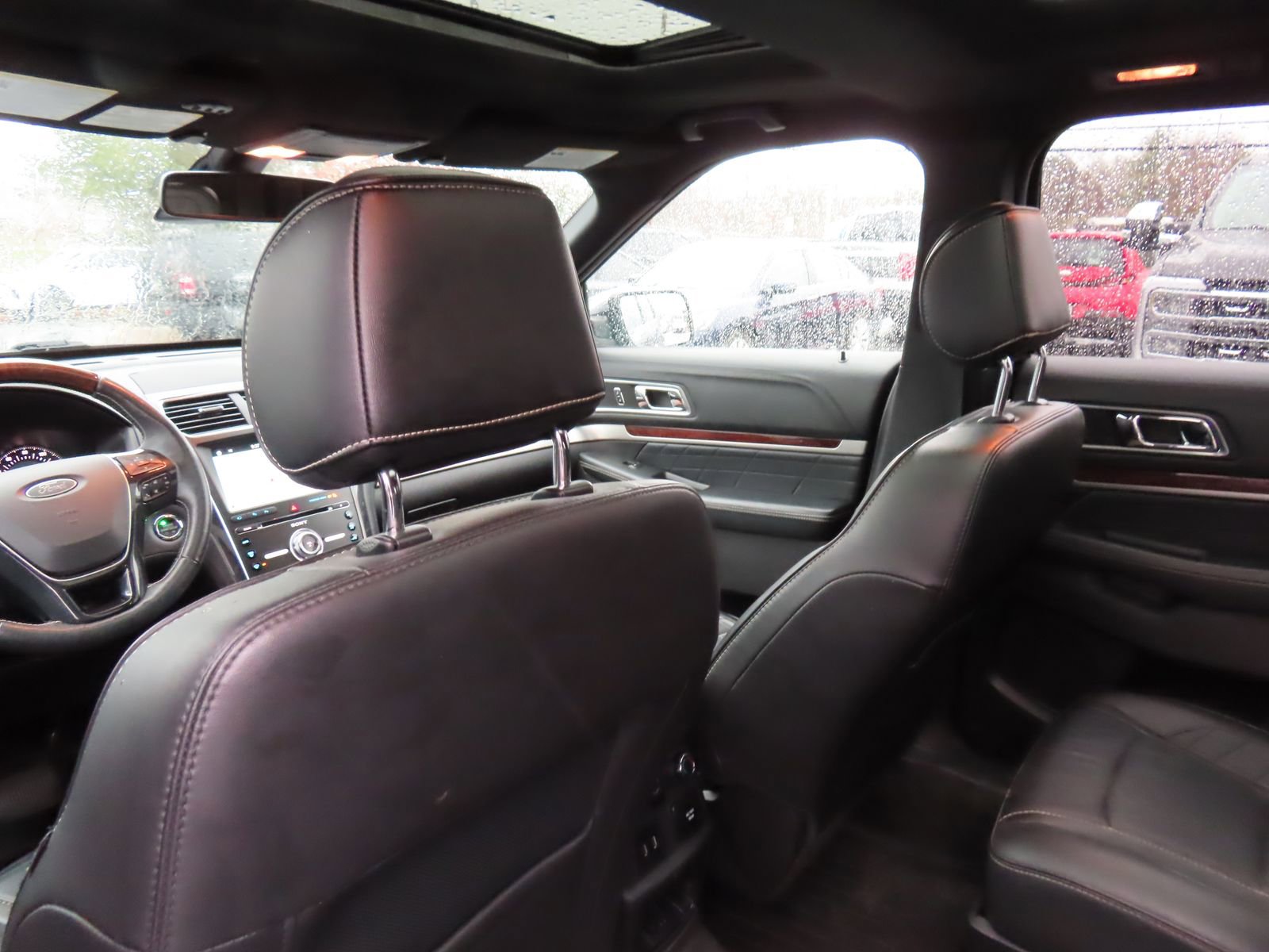 Used 2017 Ford Explorer Platinum image 30