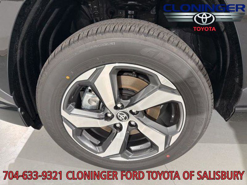 New 2025 Toyota RAV4 SE image 5