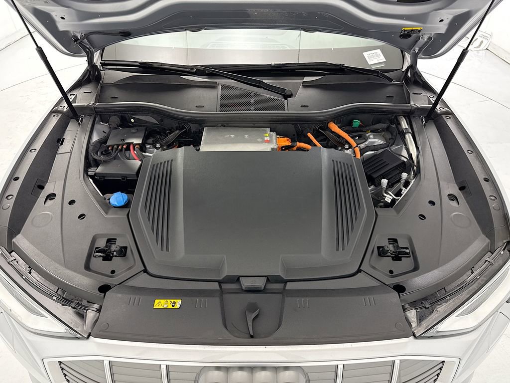 Certified 2023 Audi e-tron Premium Plus w/ Premium Plus Package AWD/4WD image 28