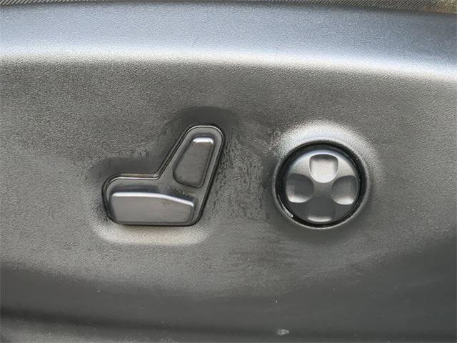 Certified 2024 Chrysler Pacifica Touring-L image 24