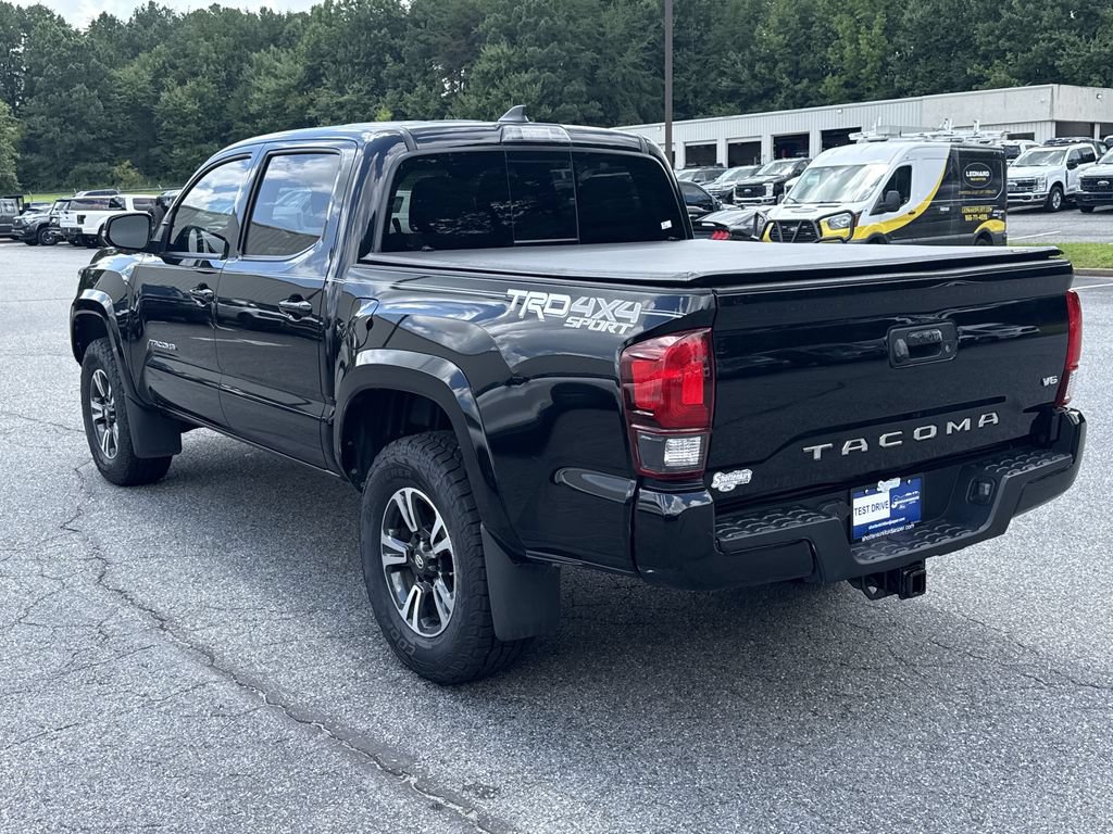 Used 2018 Toyota Tacoma TRD Sport AWD/4WD image 5