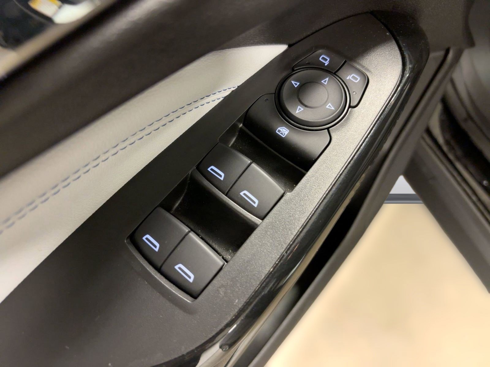 Certified 2025 Chevrolet Trax LT w/ LT Convenience Package image 11