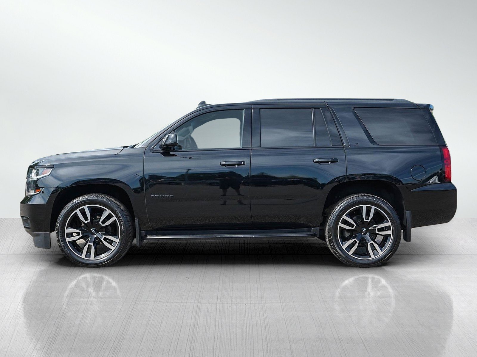 Used 2019 Chevrolet Tahoe LT w/ RST Edition AWD/4WD image 2