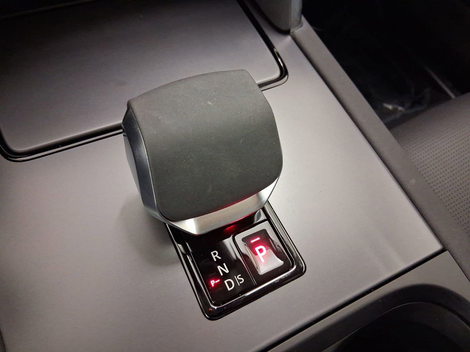 Used 2025 Land Rover Discovery Sport S image 28