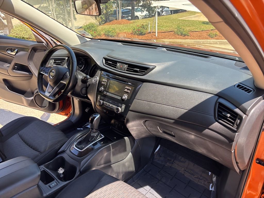 Used 2017 Nissan Rogue SV image 48