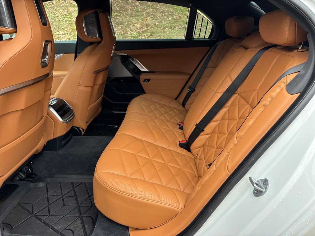 Used 2025 BMW 740i xDrive image 30