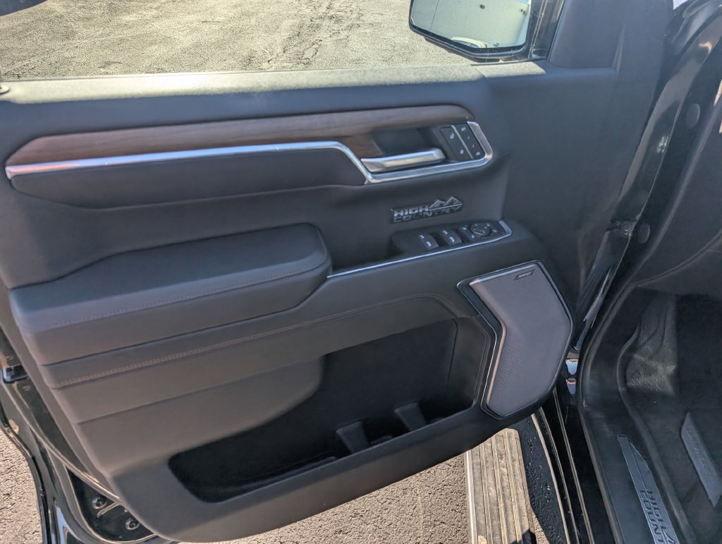 Used 2023 Chevrolet Silverado 1500 High Country w/ High Country Premium Package AWD/4WD image 15