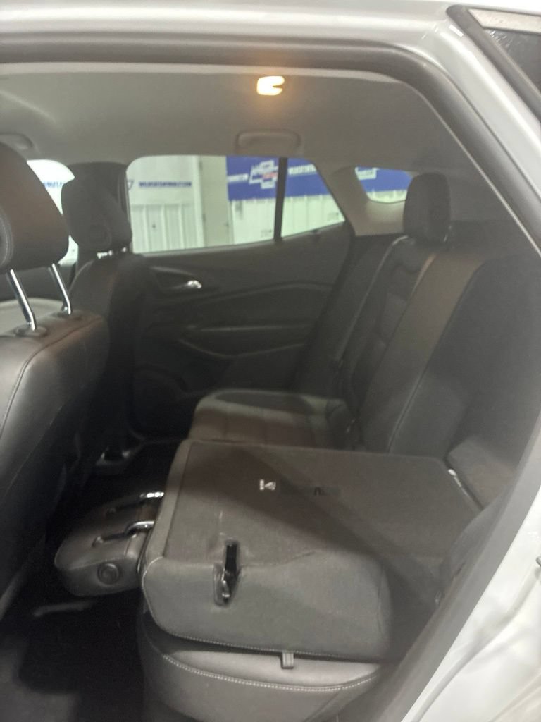 Used 2025 Chevrolet Trax LT FWD image 30