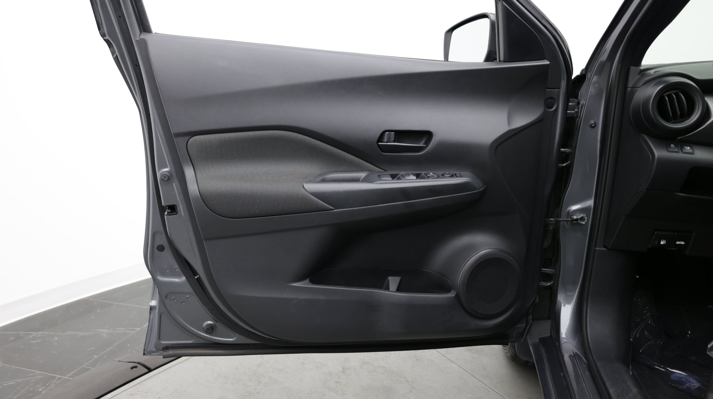 Used 2019 Nissan Kicks S FWD image 11