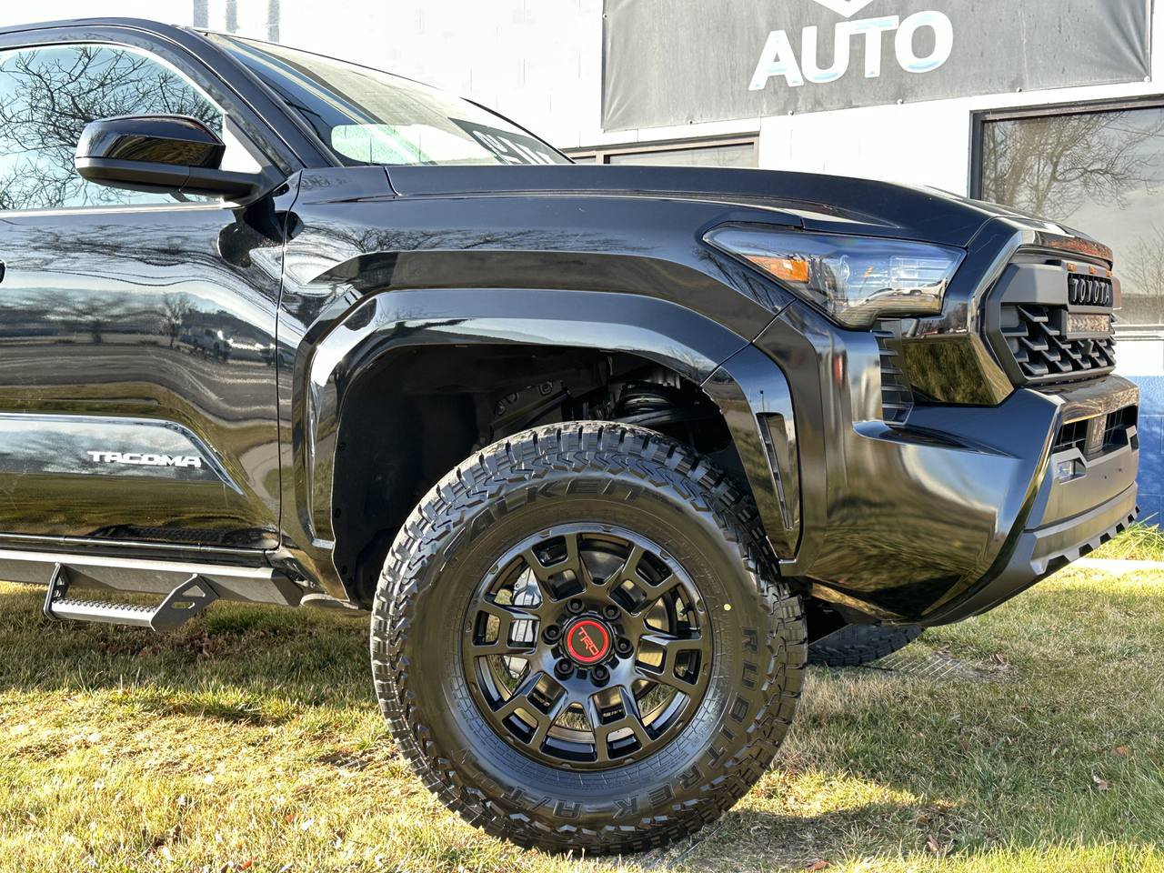 Used 2025 Toyota Tacoma SR5 AWD/4WD image 3