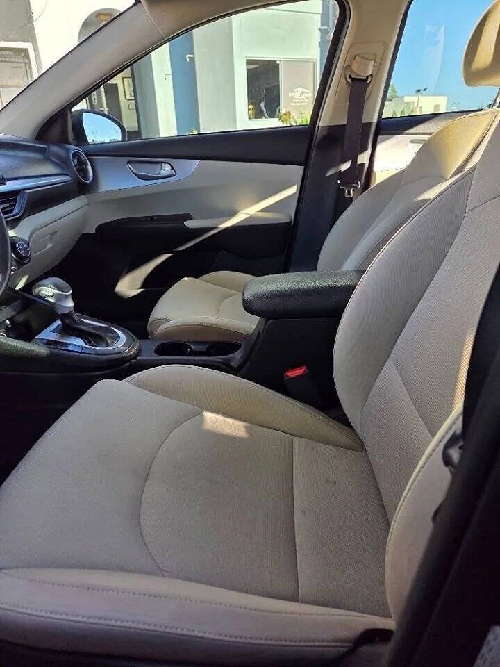 Used 2022 Kia Forte LXS w/ LXS Technology Package FWD image 32