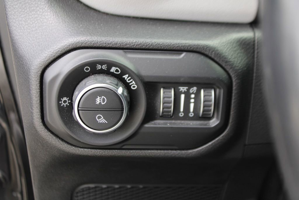 Used 2021 Jeep Gladiator Overland image 18