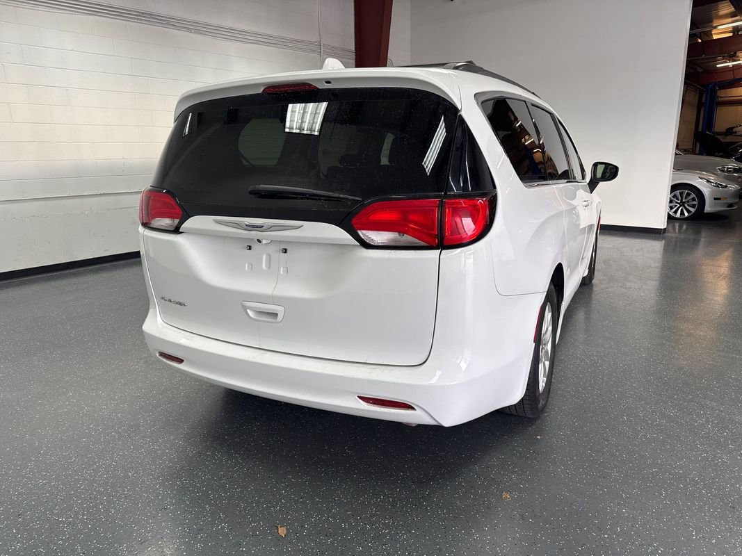 Used 2020 Chrysler Voyager Lxi image 4