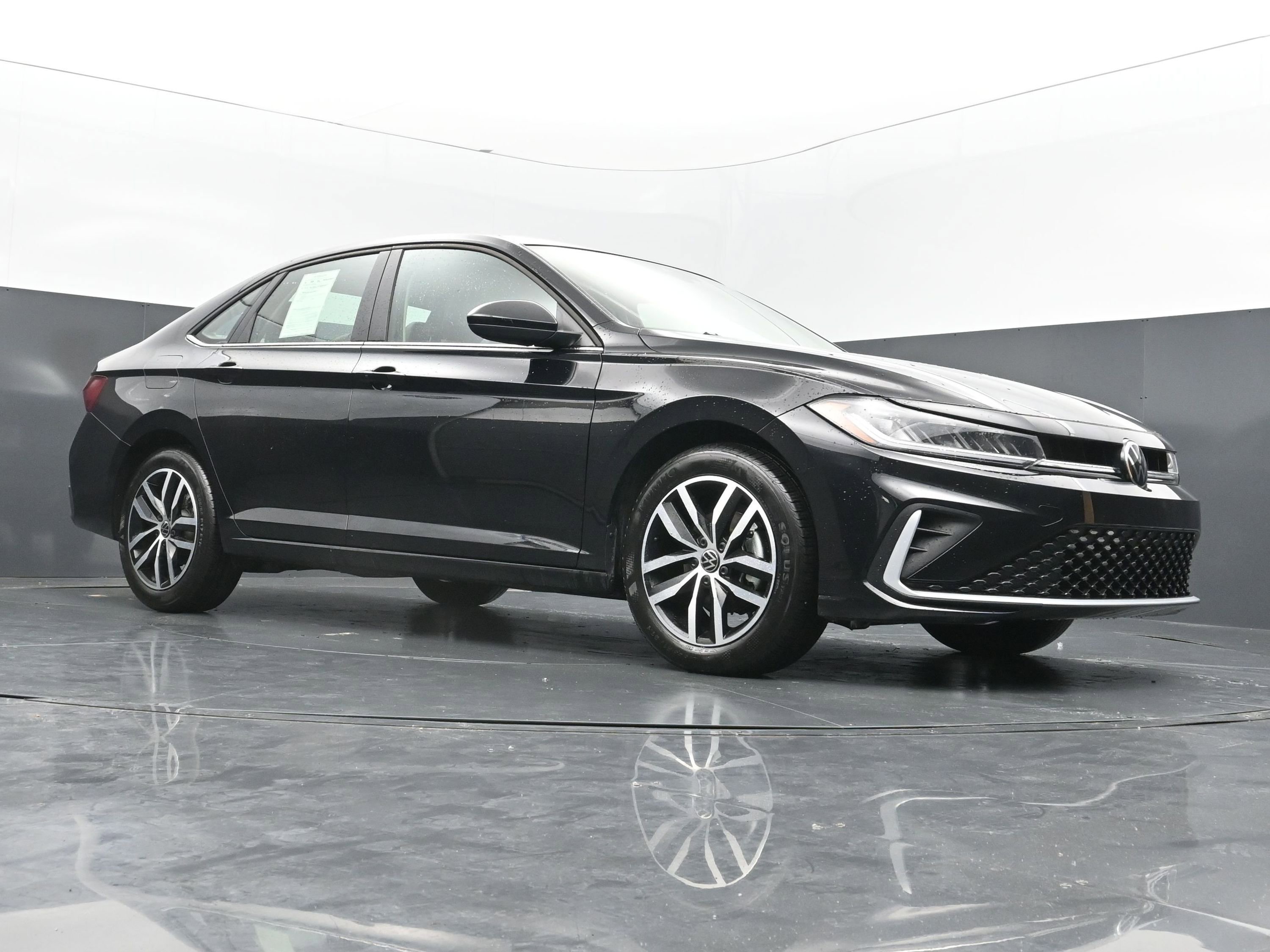 Used 2026 Volkswagen Jetta SE FWD image 40
