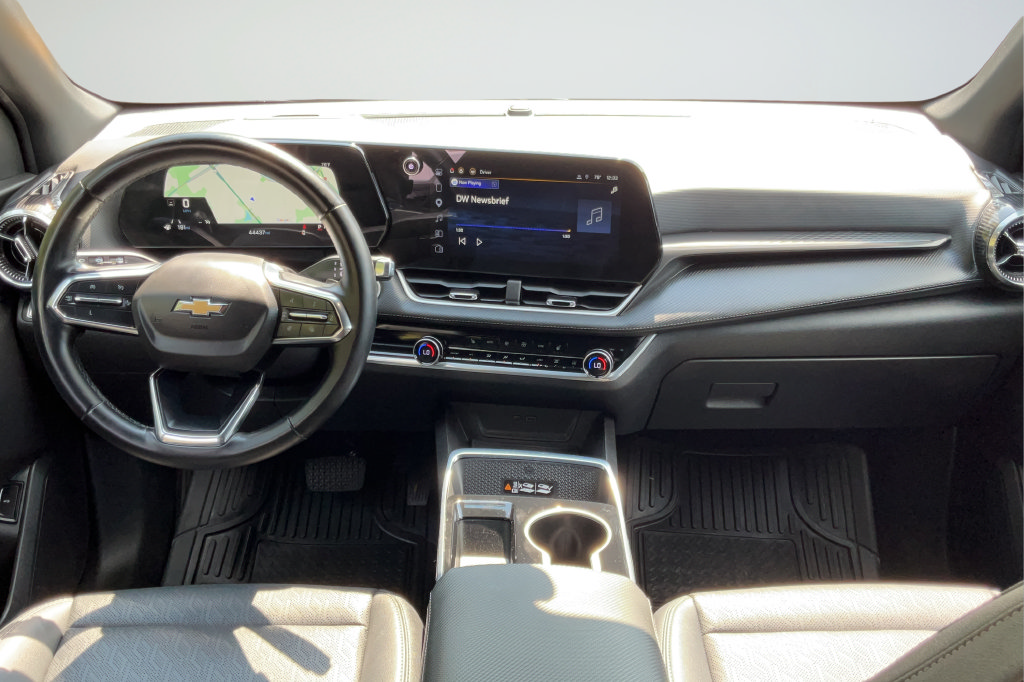Used 2025 Chevrolet Equinox LT w/ Convenience Package II FWD image 11