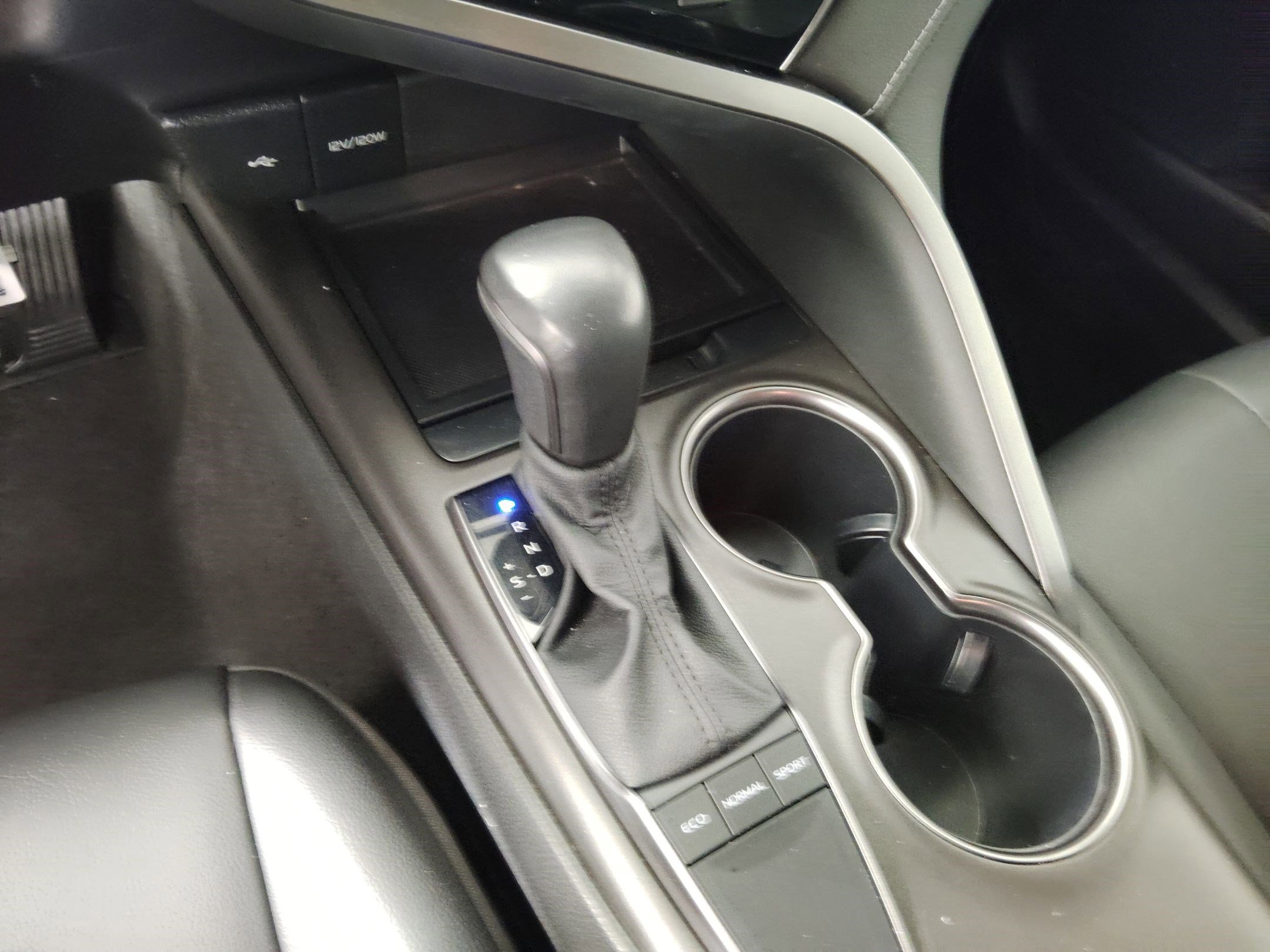 Used 2022 Toyota Camry SE image 16