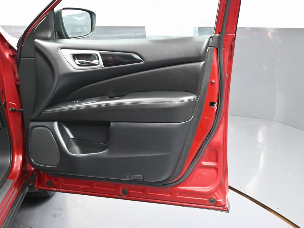 Used 2018 Nissan Pathfinder S image 39