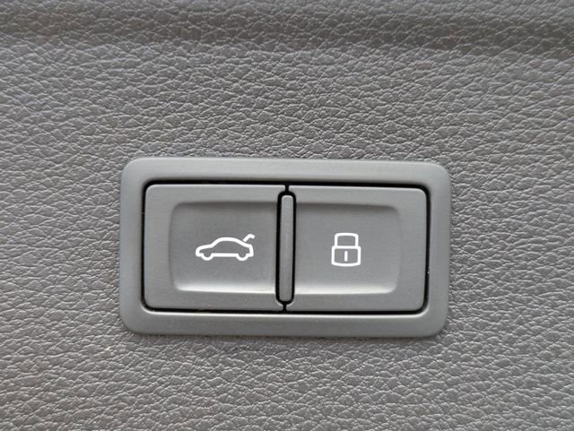 Used 2023 Audi Q5 2.0T Premium w/ Convenience Package image 10