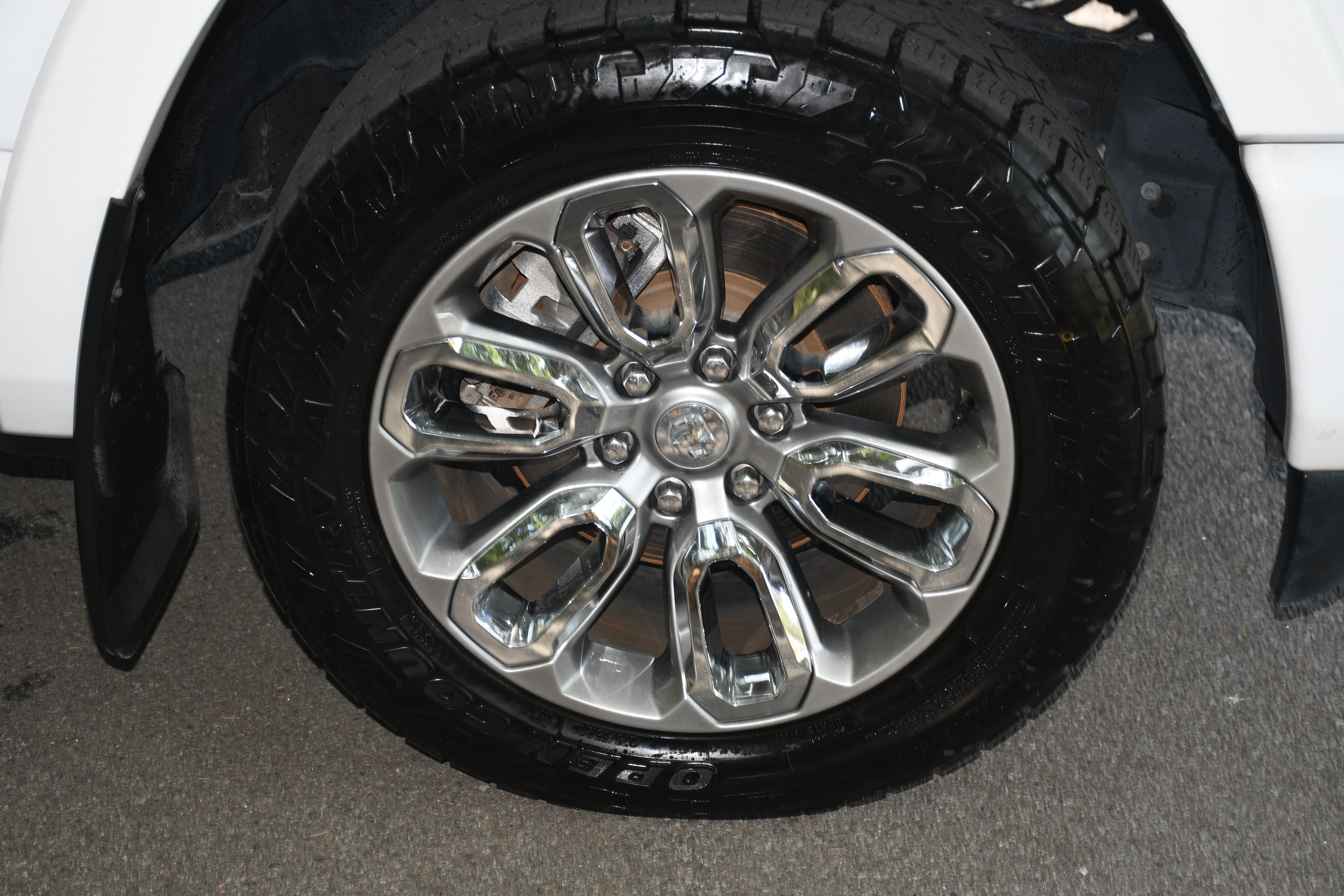 Used 2021 RAM 1500 Laramie AWD/4WD image 23