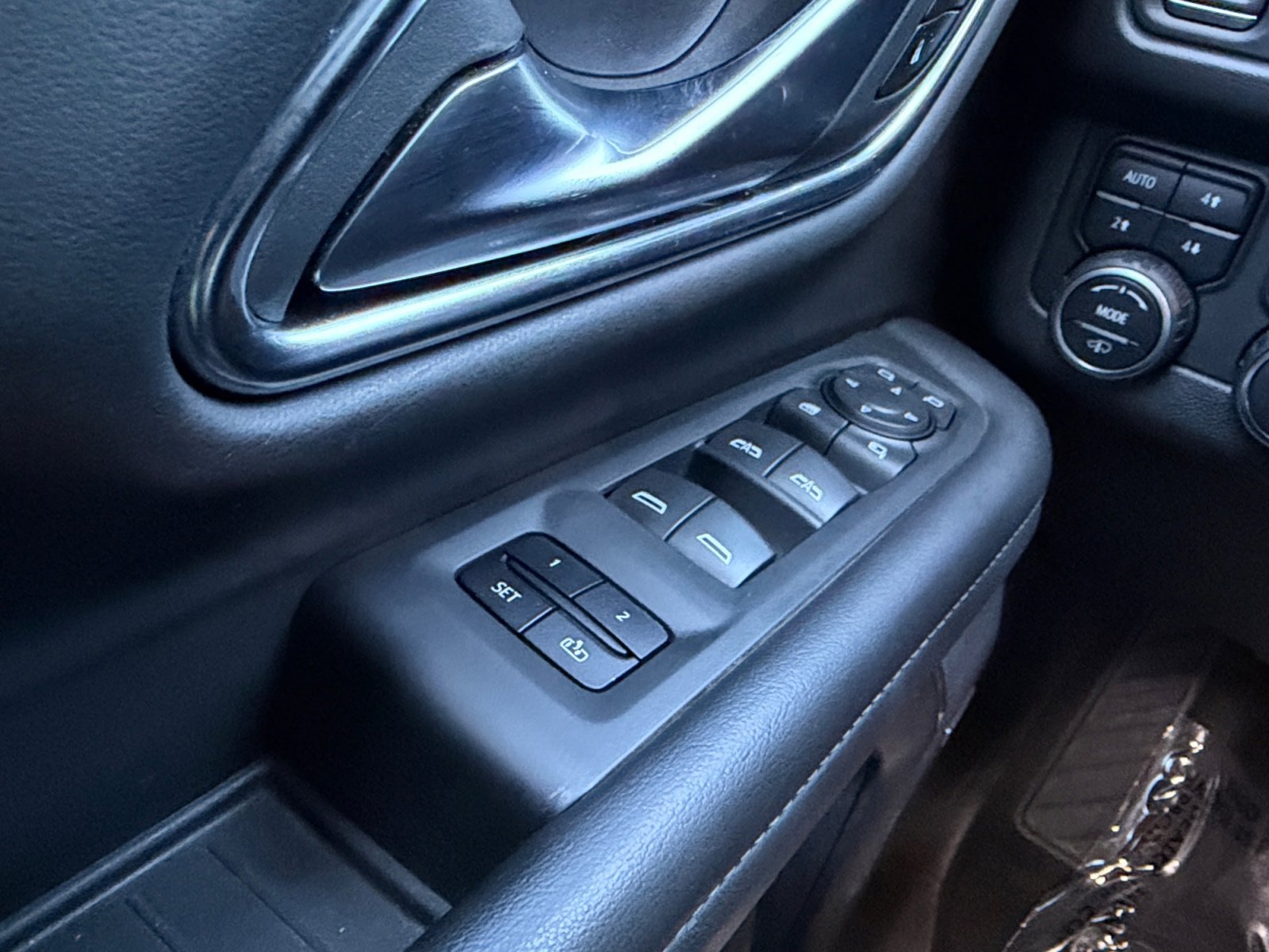 Used 2022 Chevrolet Tahoe Z71 w/ Off-Road Capability Package image 16