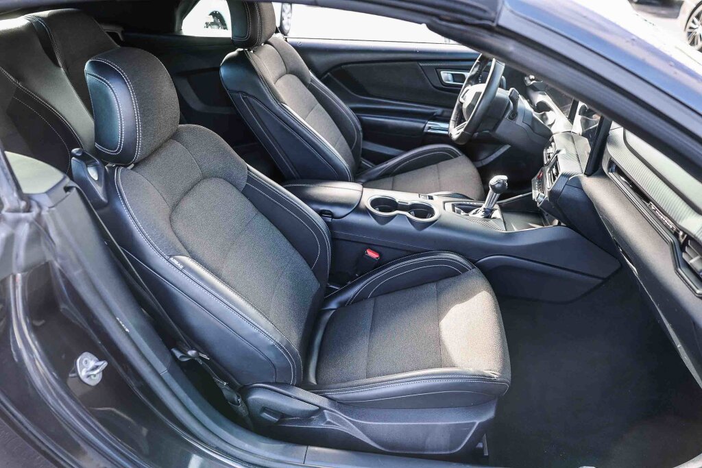 Used 2024 Ford Mustang Convertible image 6