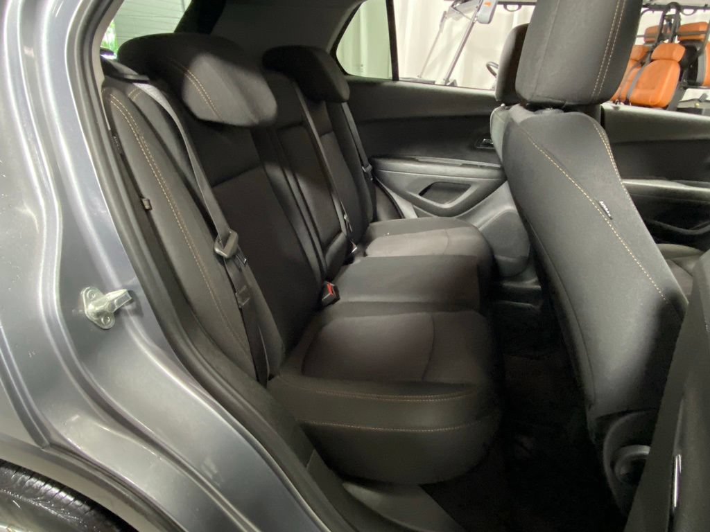 Used 2020 Chevrolet Trax LT FWD image 28
