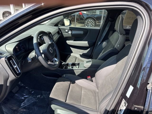 Certified 2025 Volvo XC40 B5 Plus image 19