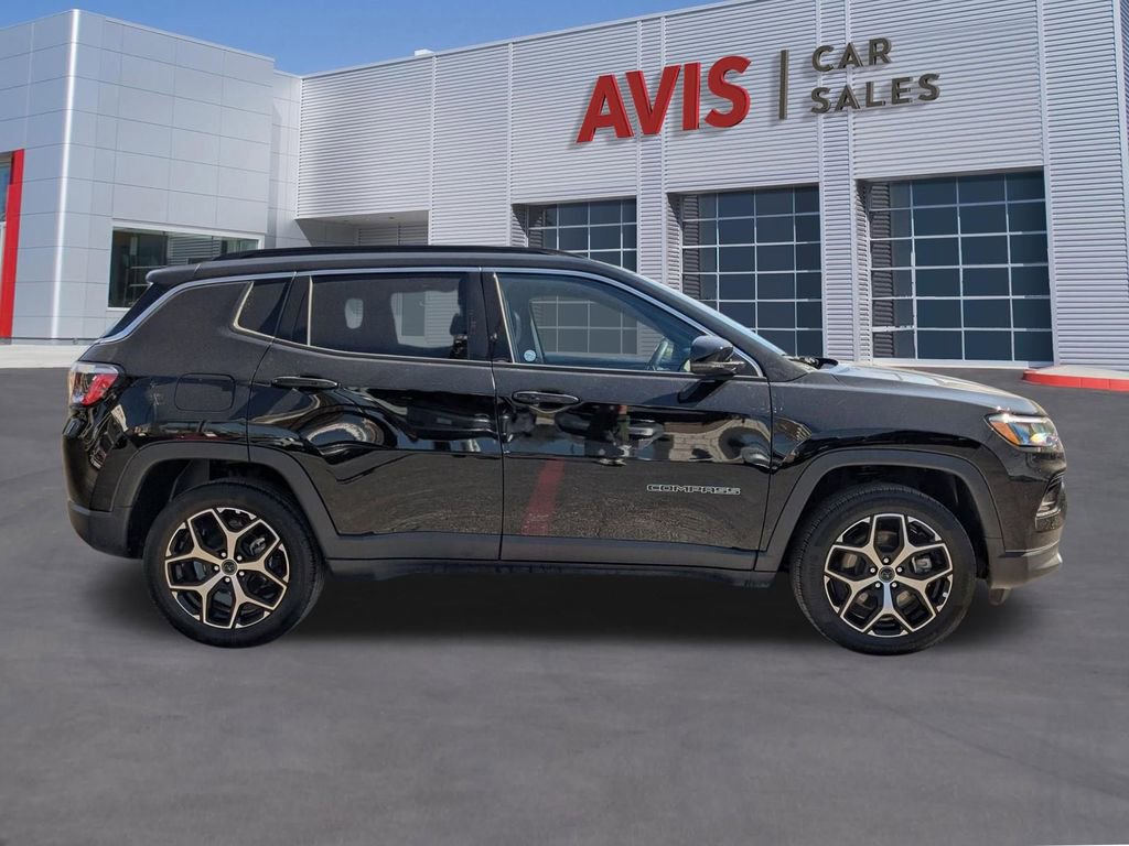 Used 2025 Jeep Compass Limited image 7