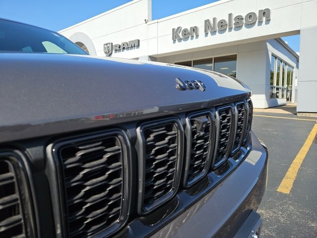 New 2025 Jeep Grand Cherokee Limited w/ Luxury Tech Group II image 4