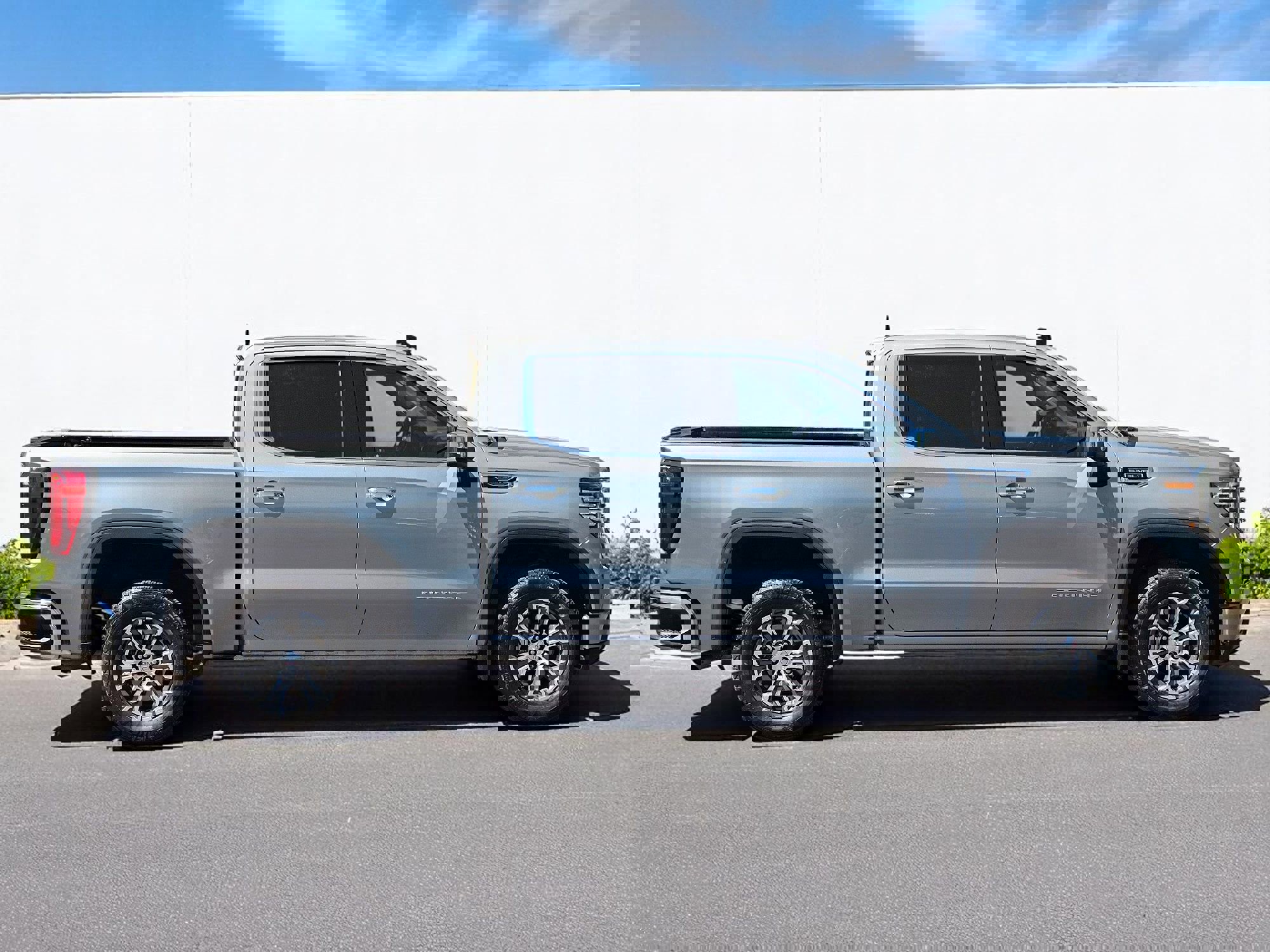 Used 2024 GMC Sierra 1500 SLT AWD/4WD image 10