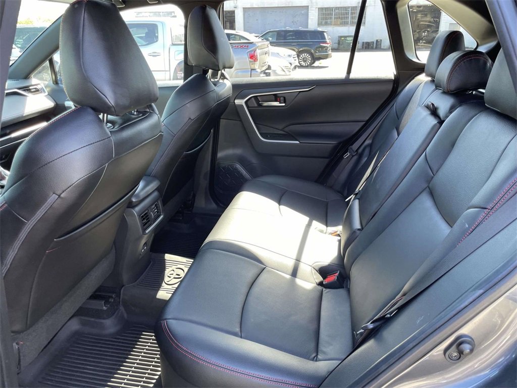 Used 2023 Toyota RAV4 SE image 11