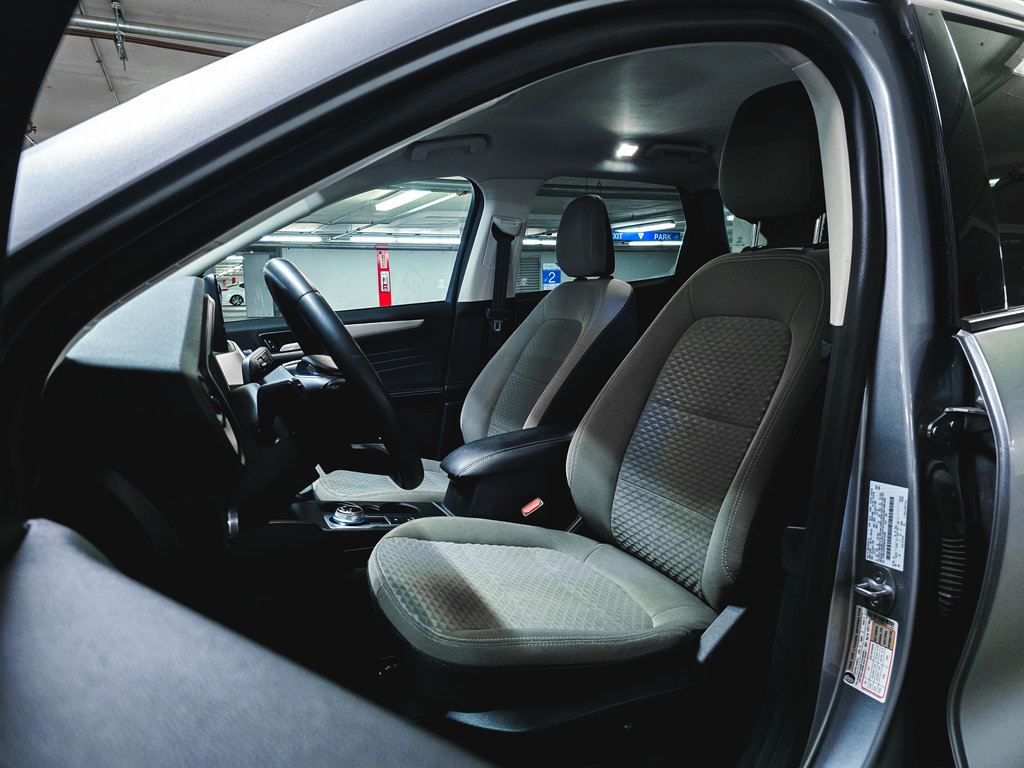 Used 2021 Ford Escape SE w/ Convenience Package FWD image 18