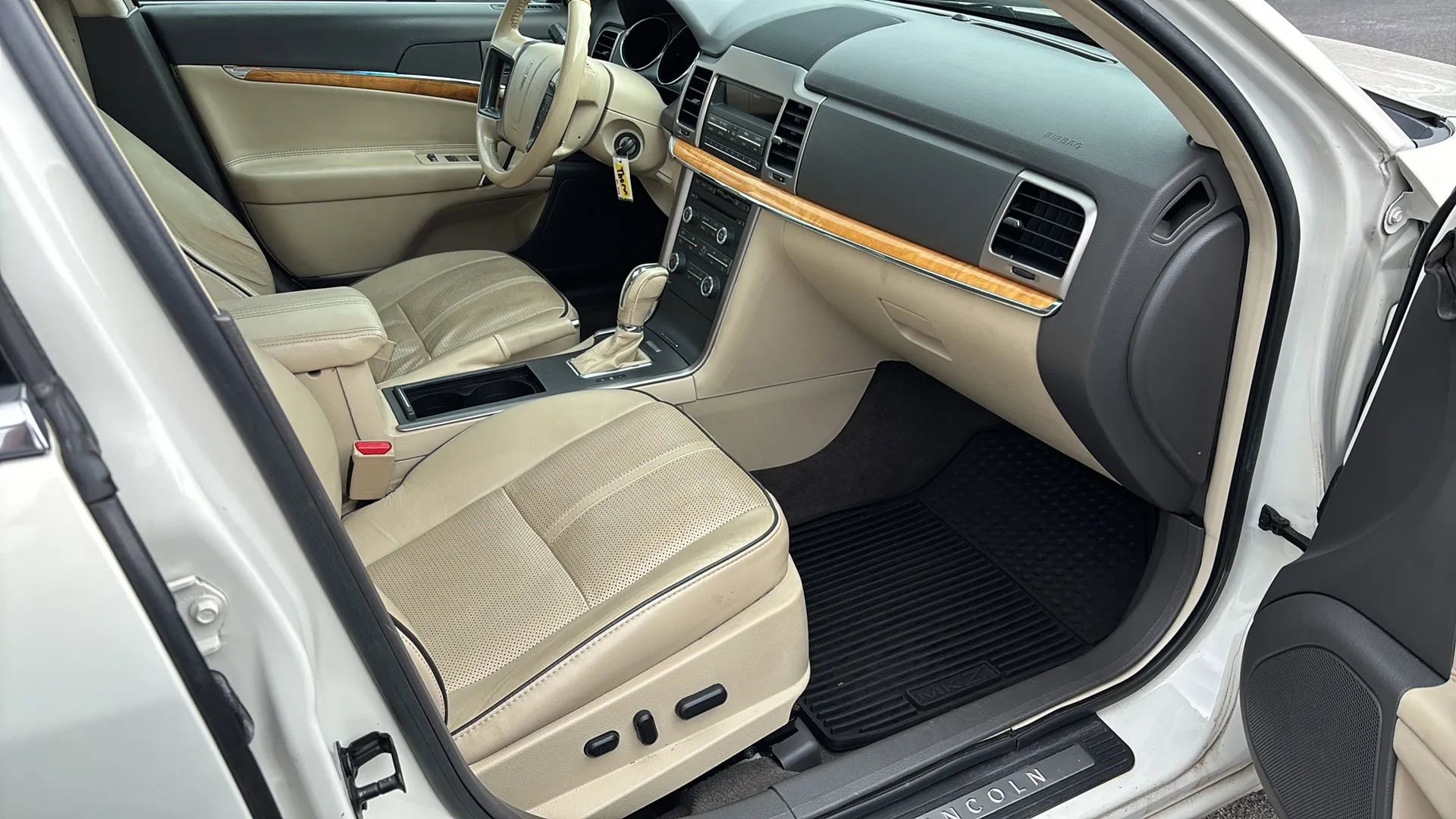 Used 2012 Lincoln MKZ FWD image 16