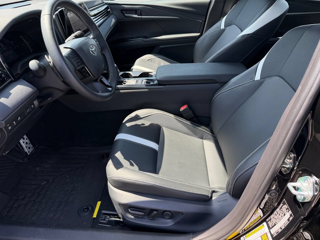 Used 2026 Toyota Camry Hybrid AWD/4WD image 23
