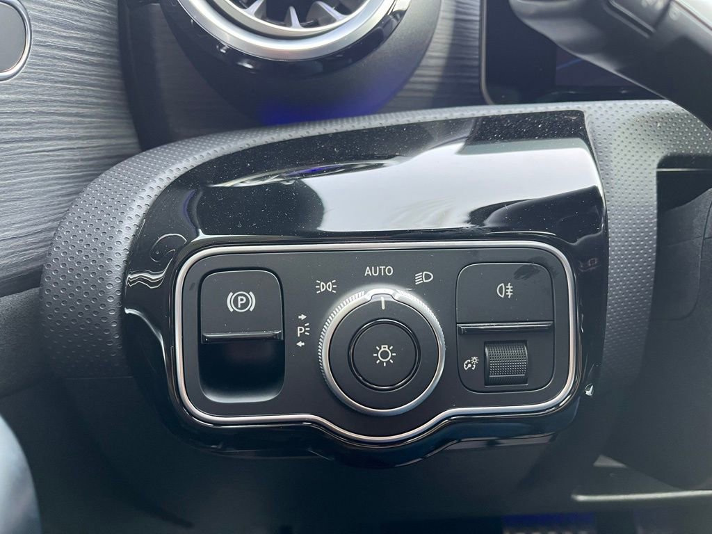 New 2025 Mercedes-Benz CLA 35 AMG 4MATIC image 19