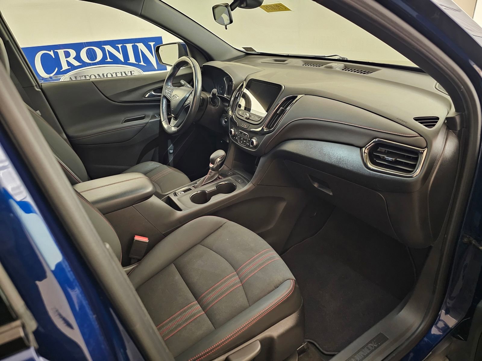 Used 2022 Chevrolet Equinox RS w/ Infotainment Package image 33