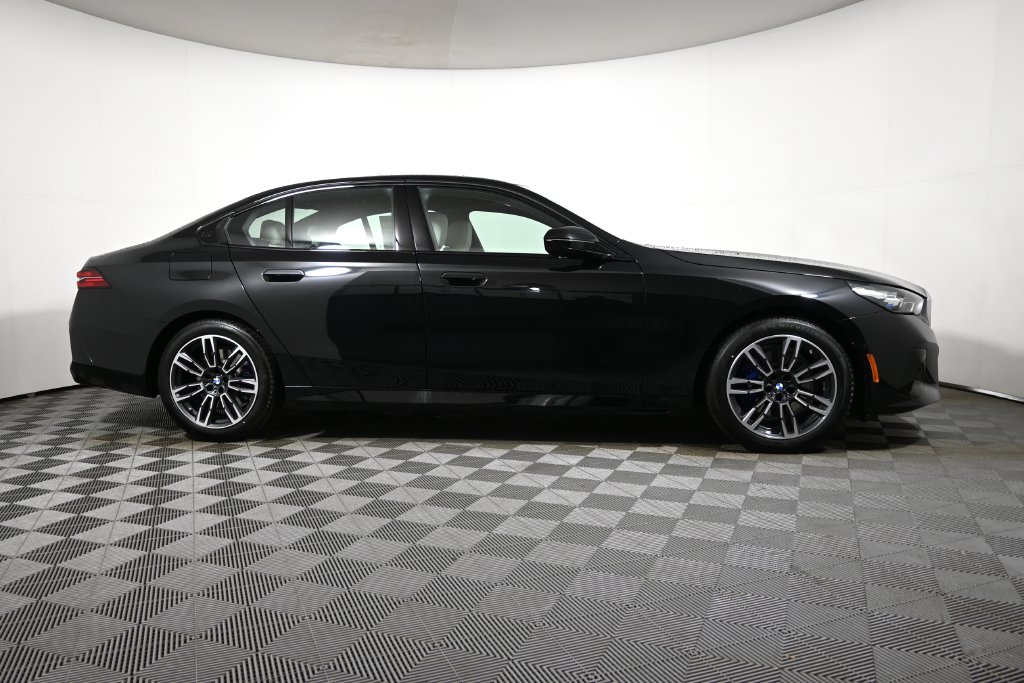 Used 2026 BMW 530i xDrive w/ M Sport Package AWD/4WD image 8