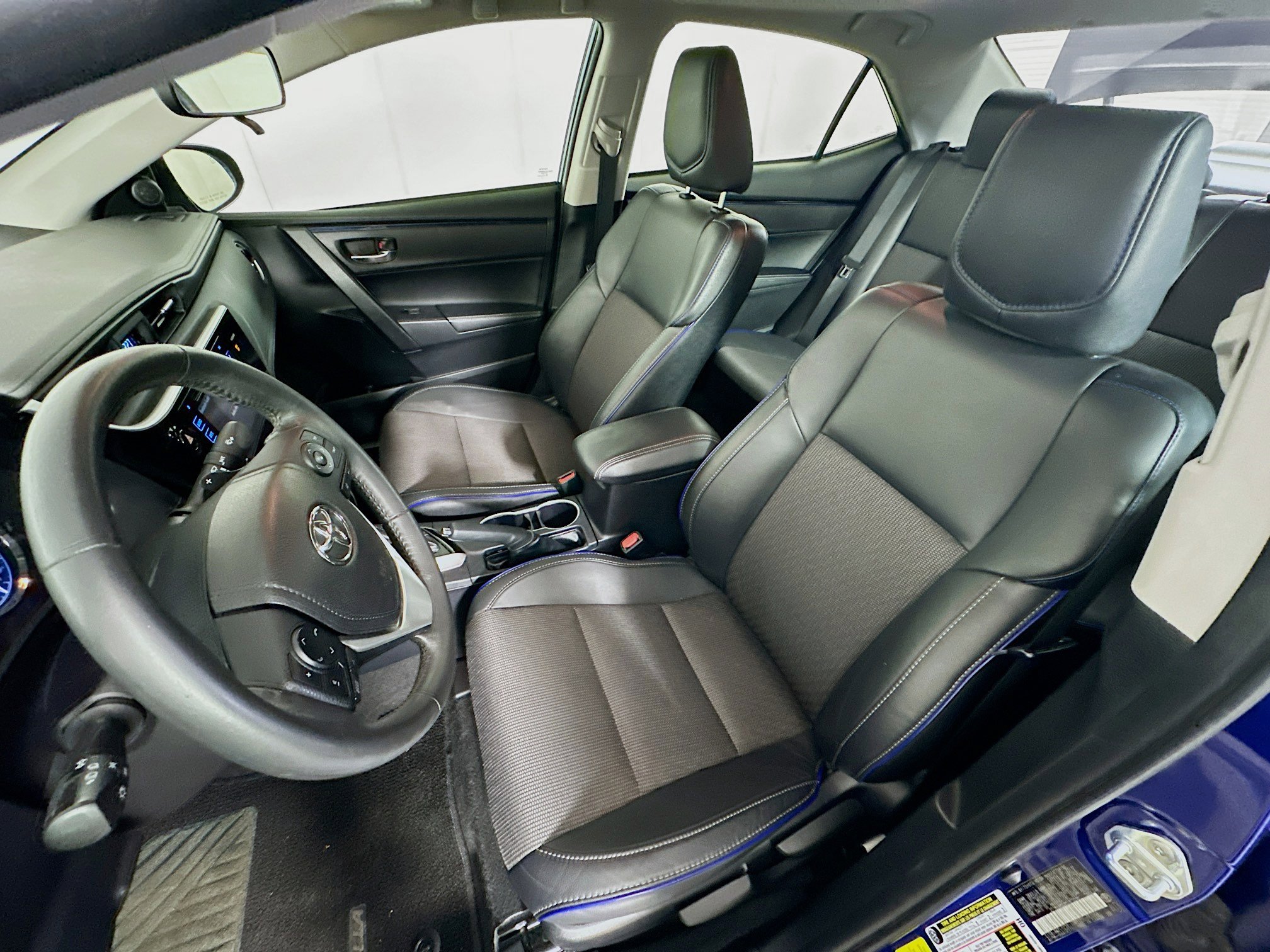 Used 2017 Toyota Corolla SE w/ SE Premium Package image 13