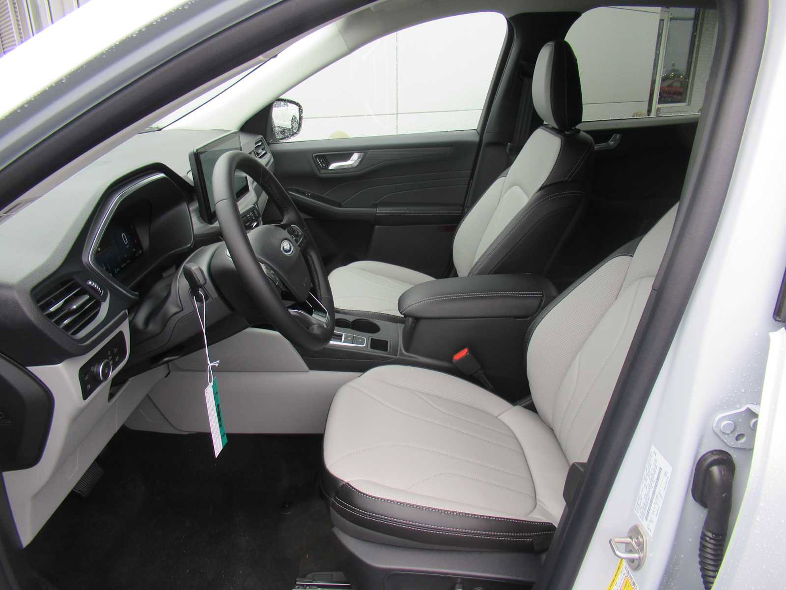 New 2025 Ford Escape SE w/ PHEV Premium Package image 10