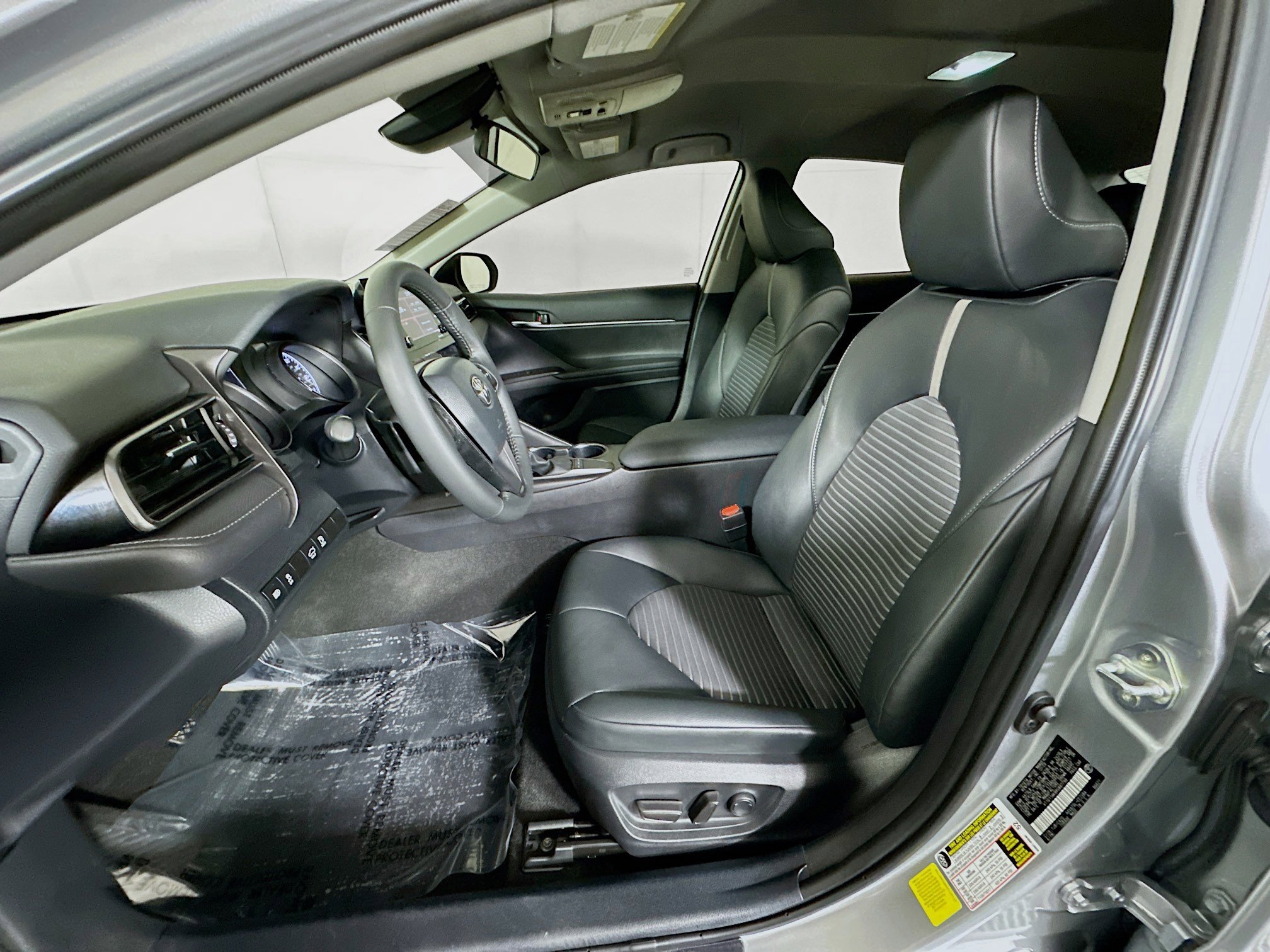 Used 2024 Toyota Camry SE FWD image 12