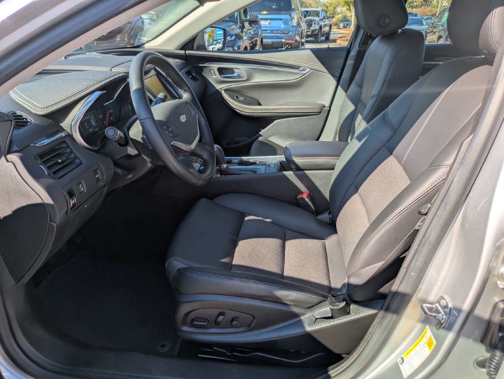 Used 2018 Chevrolet Impala LT FWD image 21