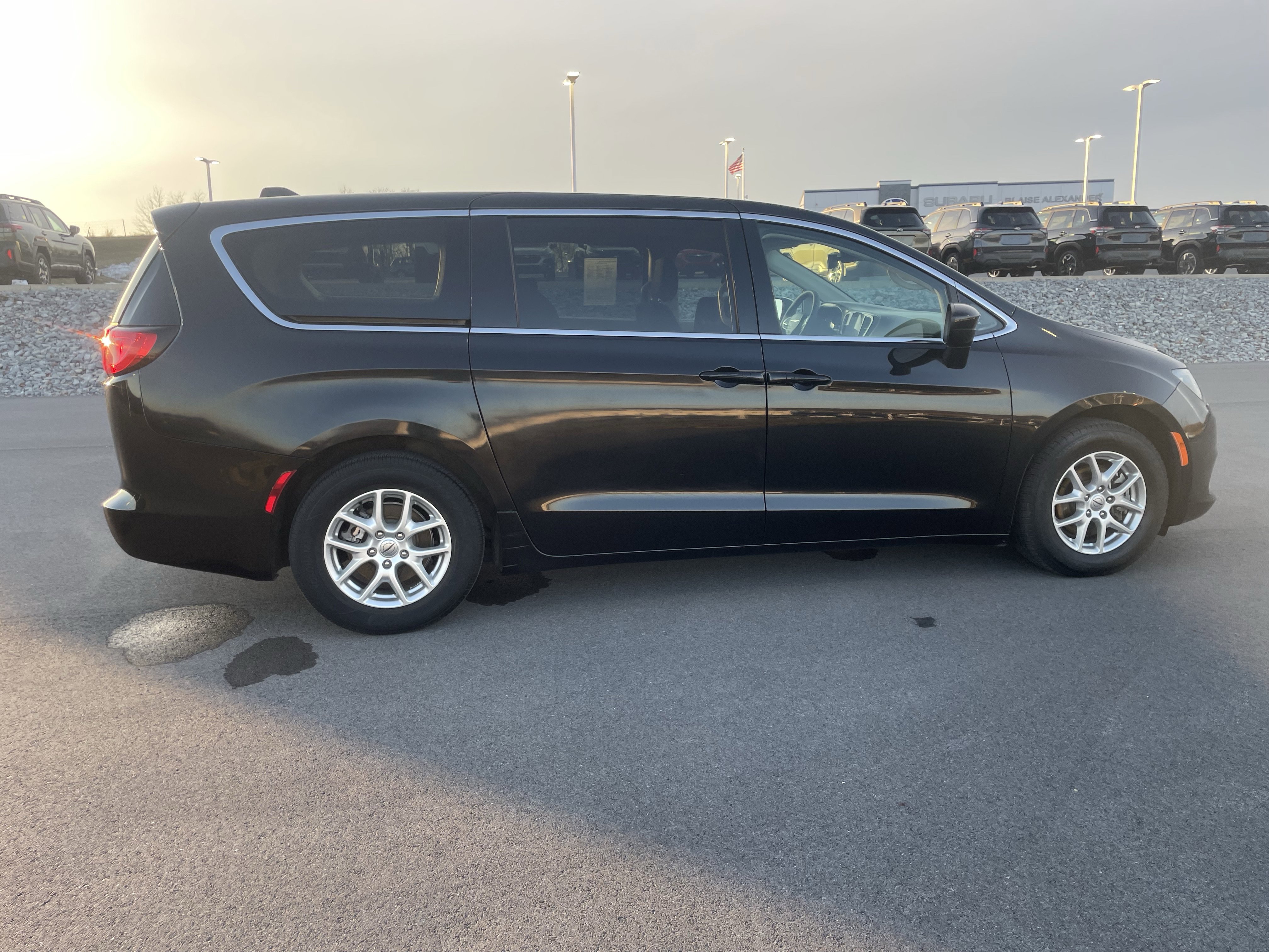 Used 2022 Chrysler Voyager LX video 2